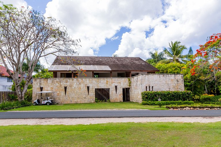 Luxurious villa in casa de campo
