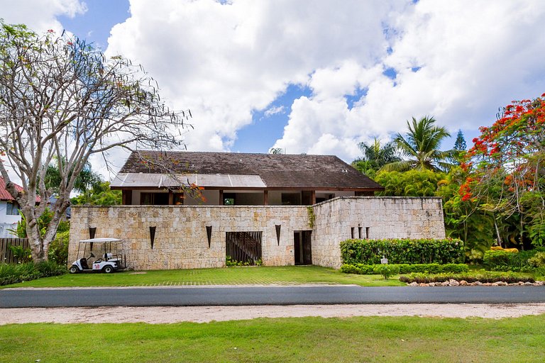 Luxurious villa in casa de campo