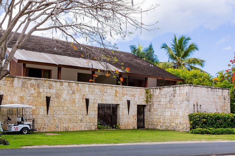 Luxurious villa in casa de campo