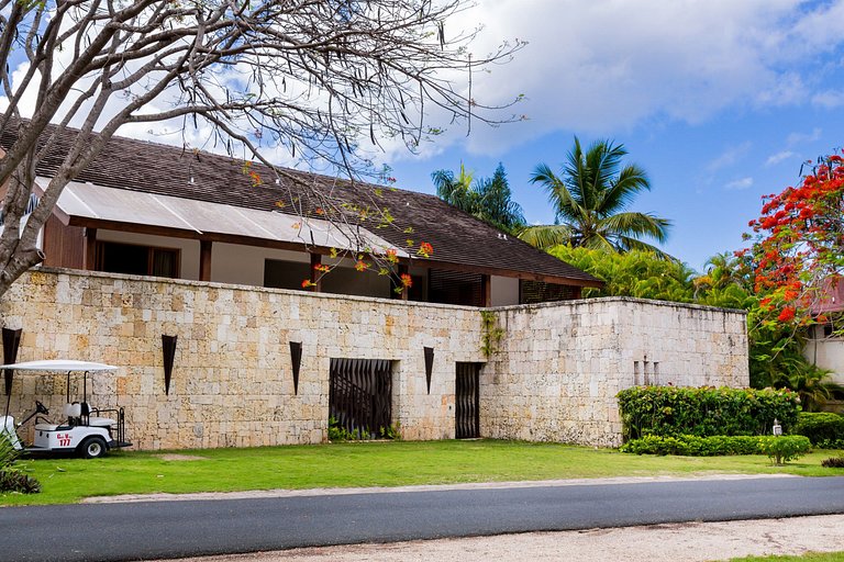 Luxurious villa in casa de campo