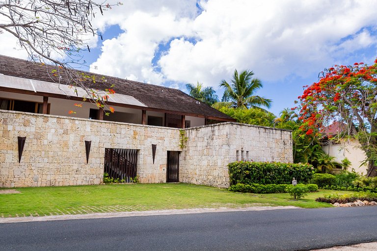 Luxurious villa in casa de campo