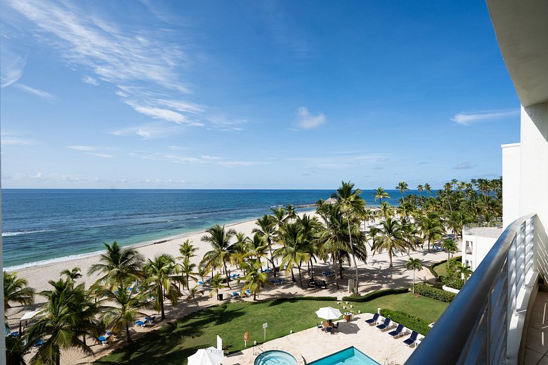 Beachfront 2BR Escape | Sea & Pool Views | Juan Dolio – By Y