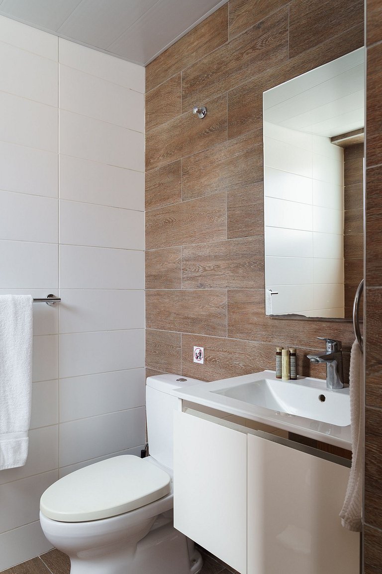 1BR Unit D10-A/C-WiFi-SmrtTv-Piantini-YellowKey
