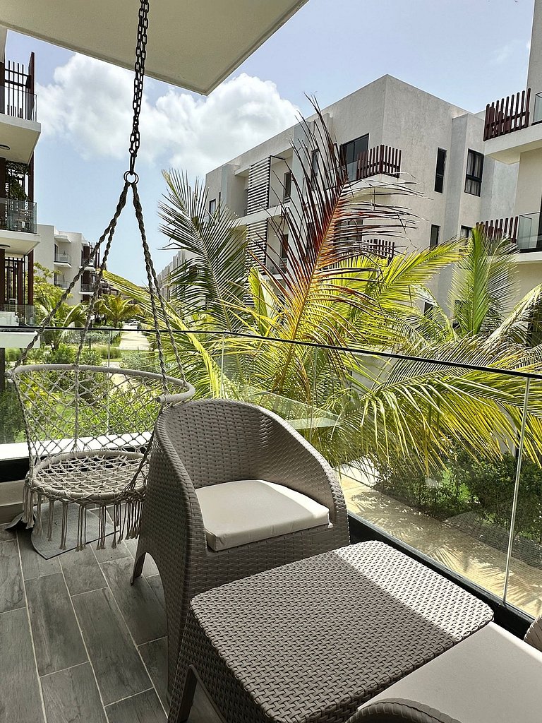 Cozy 1BR in Panorama Lake • Pool & Beach