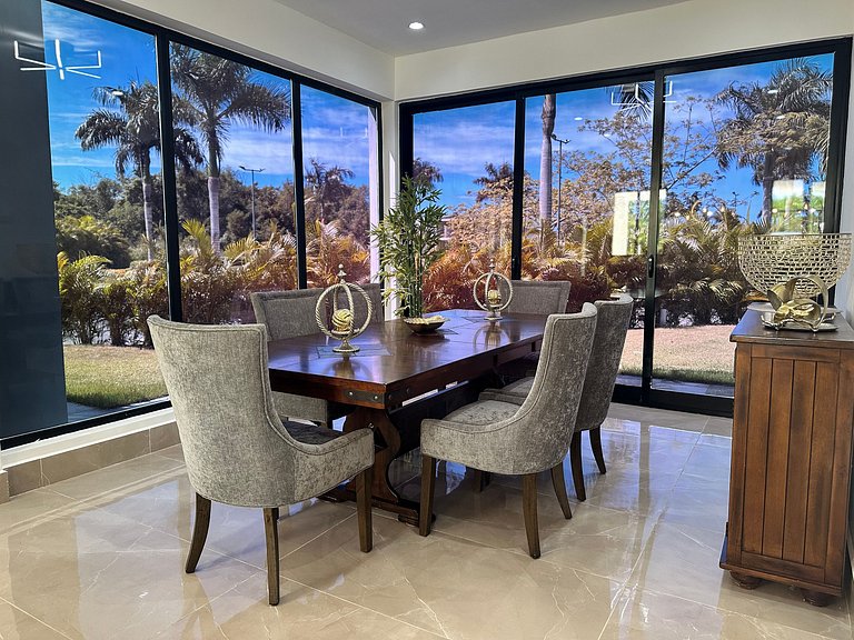 Villa Valdivia, Serene Retreat w/ Private Pool, Nueva Romana