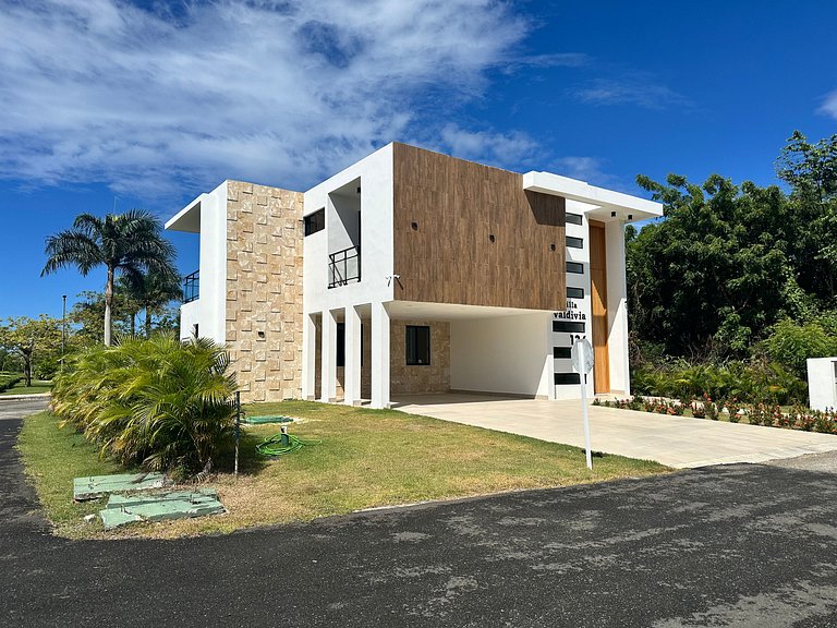 Villa Valdivia, Serene Retreat w/ Private Pool, Nueva Romana