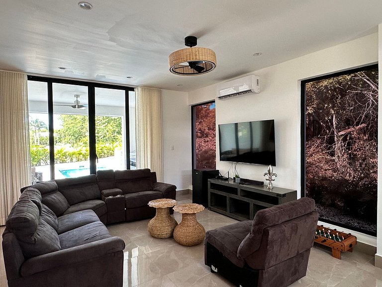 Villa Valdivia, Serene Retreat w/ Private Pool, Nueva Romana