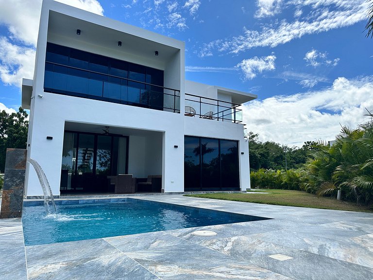 Villa Valdivia, Serene Retreat w/ Private Pool, Nueva Romana