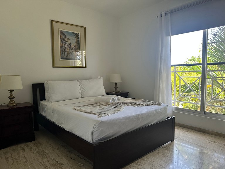 2BR Retreat in Cocotal–Pool, Golf & Fast WiFi