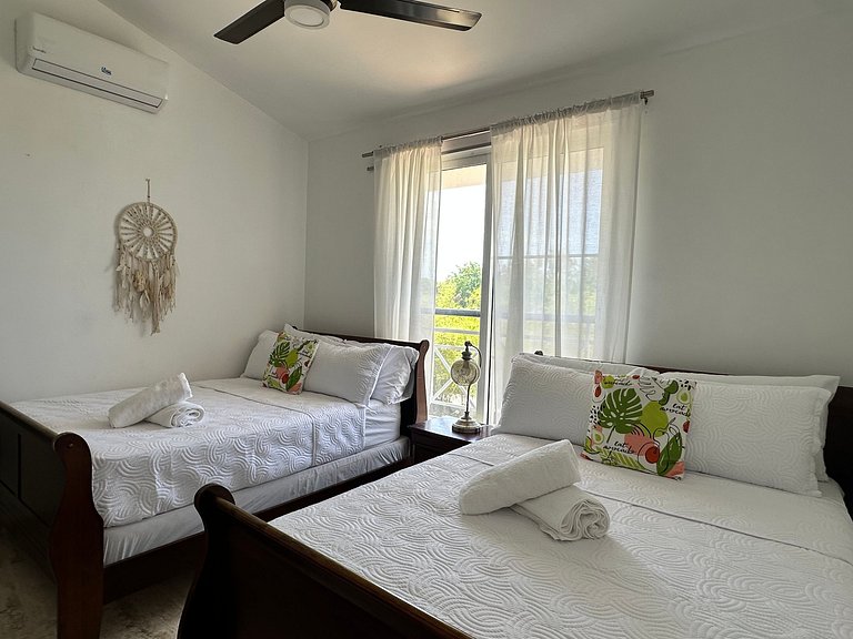 2BR Retreat in Cocotal–Pool, Golf & Fast WiFi