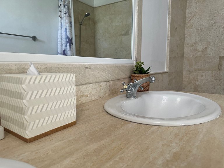 2BR Retreat in Cocotal–Pool, Golf & Fast WiFi