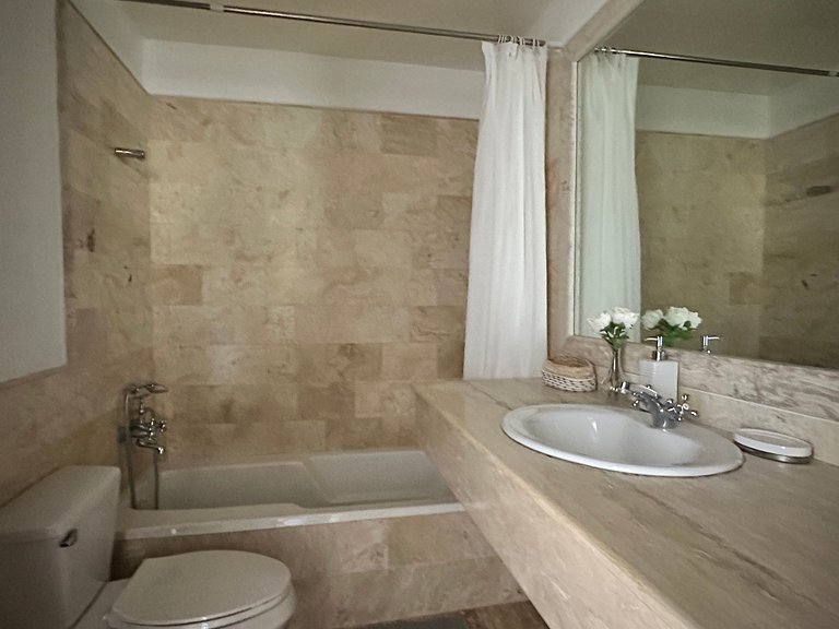 2BR Retreat in Cocotal–Pool, Golf & Fast WiFi