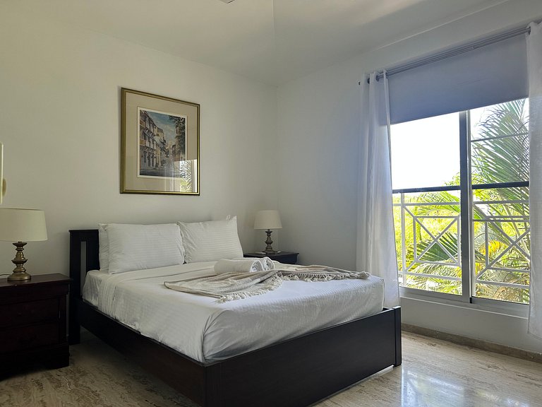 2BR Retreat in Cocotal–Pool, Golf & Fast WiFi