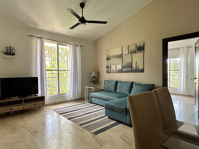 2BR Retreat in Cocotal–Pool, Golf & Fast WiFi
