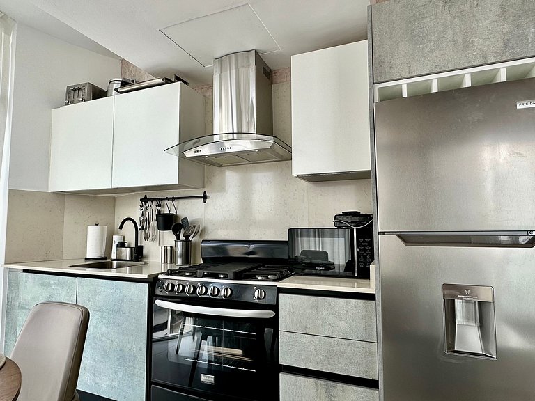 Designer 1BR Piantini Near Blue Mall, Rooftop Pool | YellowK