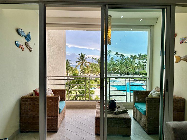 Beachfront 2BR Escape | Sea & Pool Views | Juan Dolio – By Y