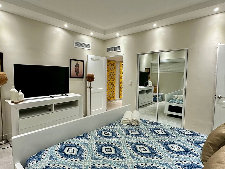 Beachfront 2BR Escape | Sea & Pool Views | Juan Dolio – By Y