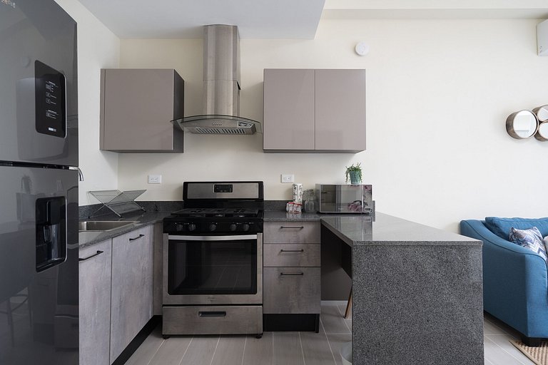 Cozy 1BR in Panorama Lake • Pool & Beach