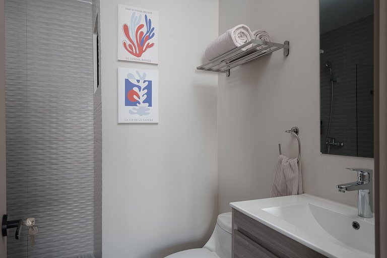 3BR Green One II · Luxe Stay · Airport & Beach| YK