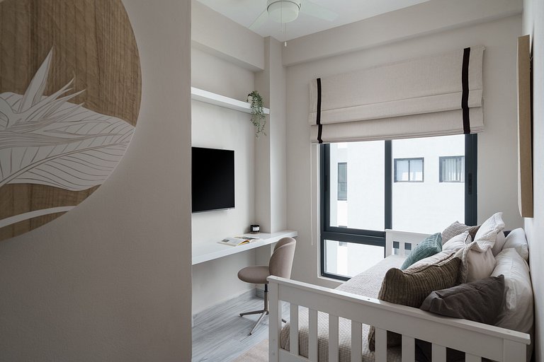 3BR Green One II · Luxe Stay · Airport & Beach| YK