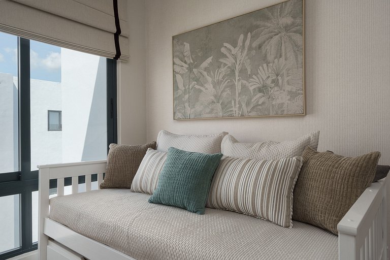 3BR Green One II · Luxe Stay · Airport & Beach| YK