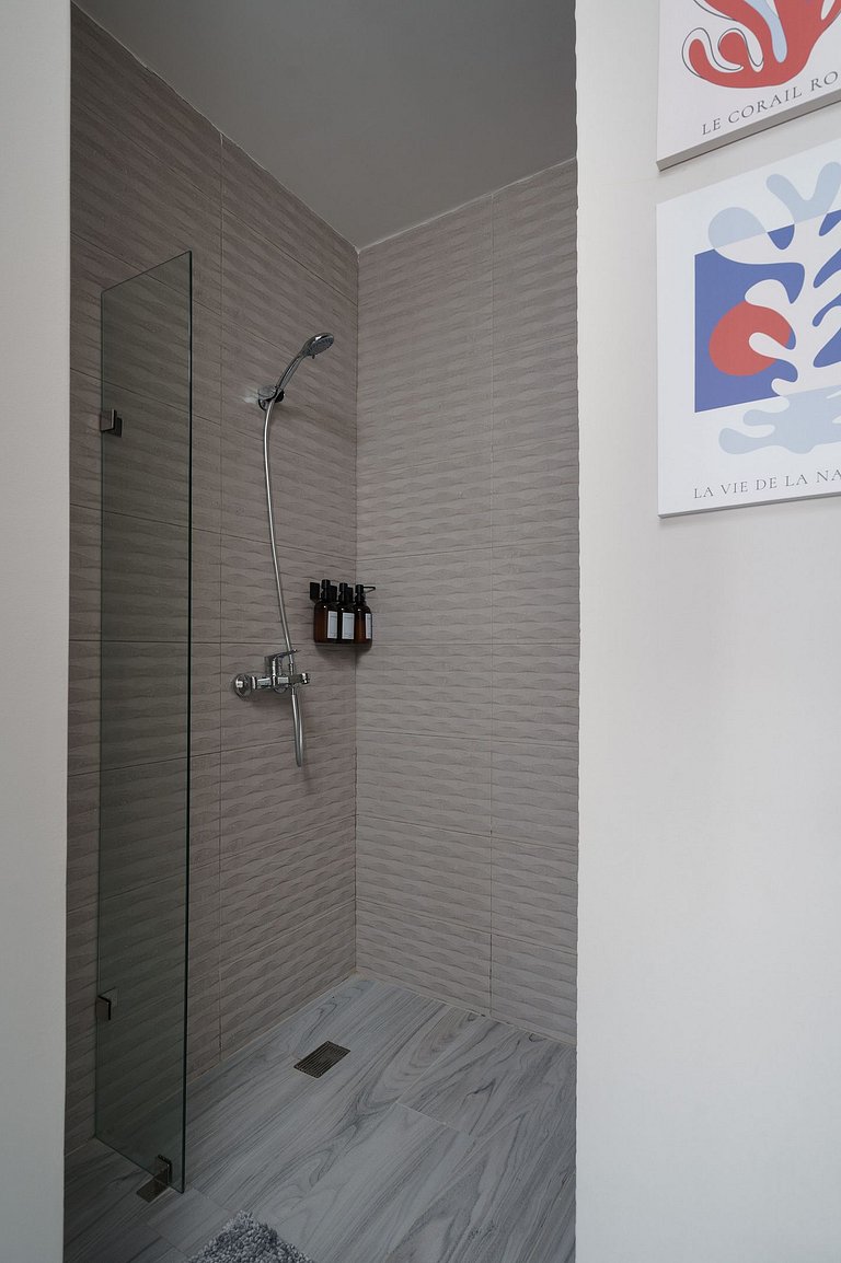 3BR Green One II · Luxe Stay · Airport & Beach| YK