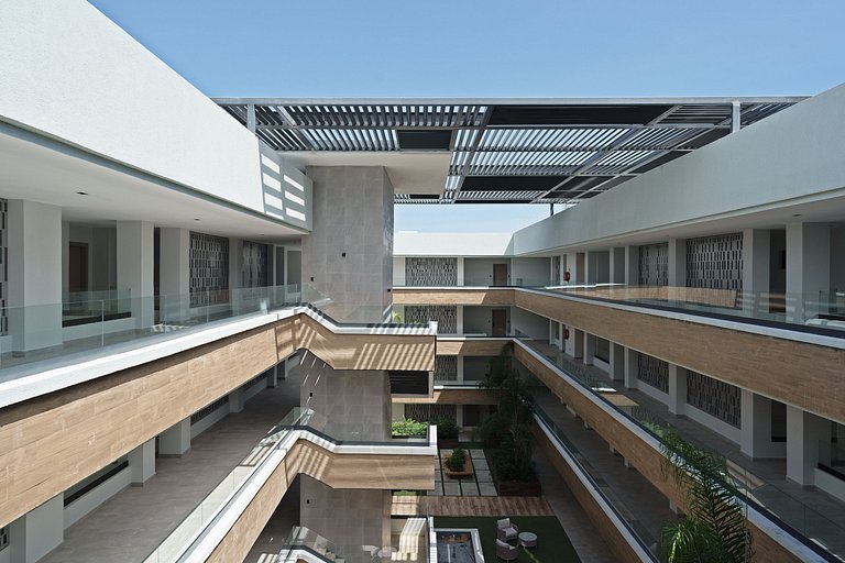 3BR Green One II · Luxe Stay · Airport & Beach| YK