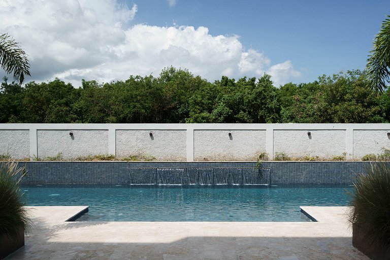 3BR Green One II · Luxe Stay · Airport & Beach| YK