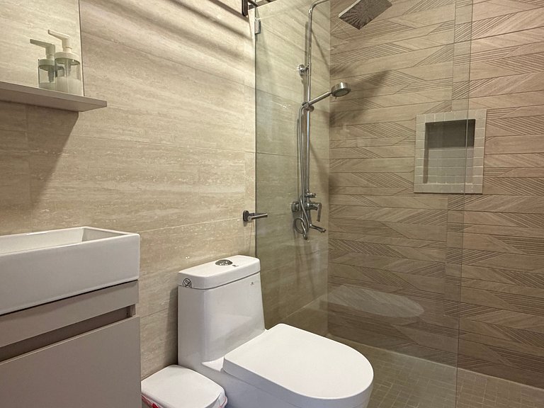 Stylish High Floor 1 Bed Apartment Modern Building