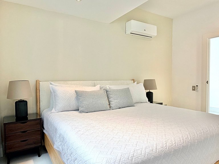 Piantini 1BR Near Blue Mall, Private Patio, Pool & Views