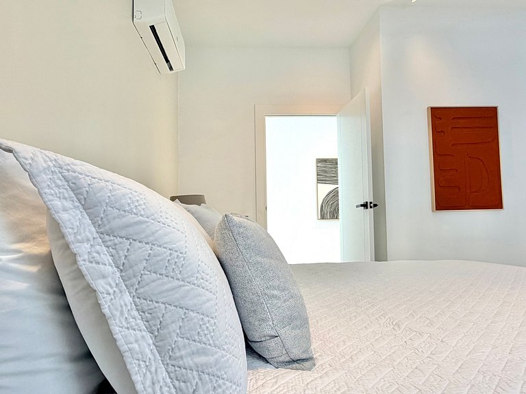 Piantini 1BR Near Blue Mall, Private Patio, Pool & Views