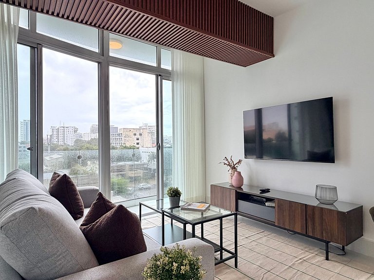 Piantini 1BR Near Blue Mall, Private Patio, Pool & Views