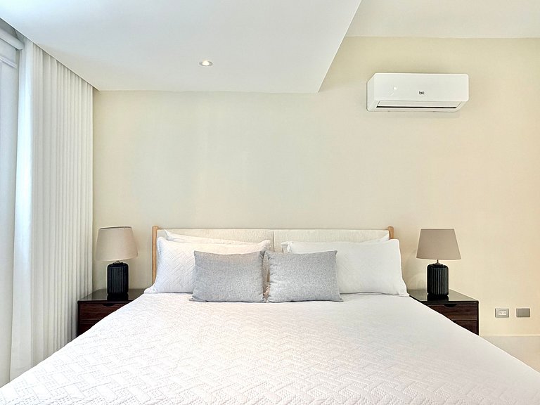 Piantini 1BR Near Blue Mall, Private Patio, Pool & Views