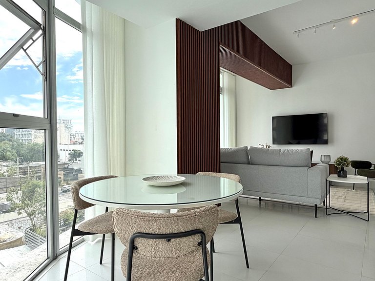 Piantini 1BR Near Blue Mall, Private Patio, Pool & Views