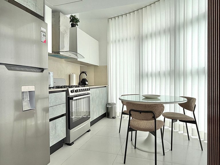 Piantini 1BR Near Blue Mall, Private Patio, Pool & Views