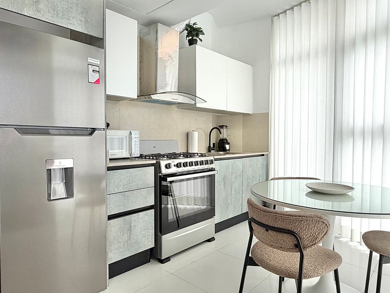 Piantini 1BR Near Blue Mall, Private Patio, Pool & Views
