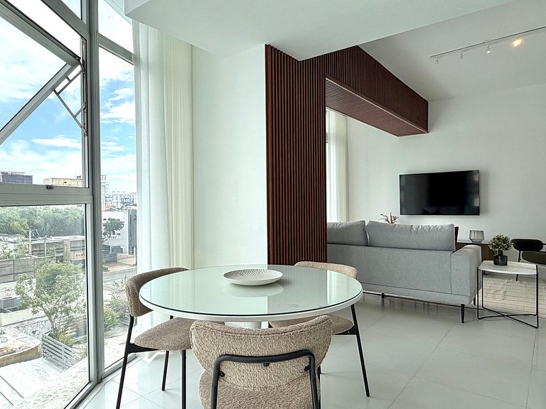 Piantini 1BR Near Blue Mall, Private Patio, Pool & Views