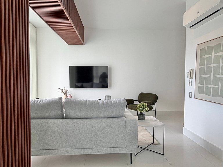 Piantini 1BR Near Blue Mall, Private Patio, Pool & Views