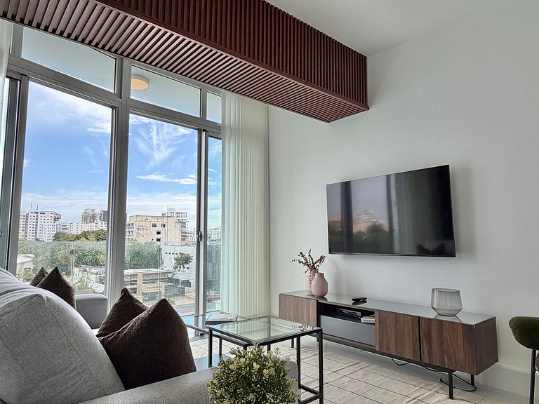 Piantini 1BR Near Blue Mall, Private Patio, Pool & Views