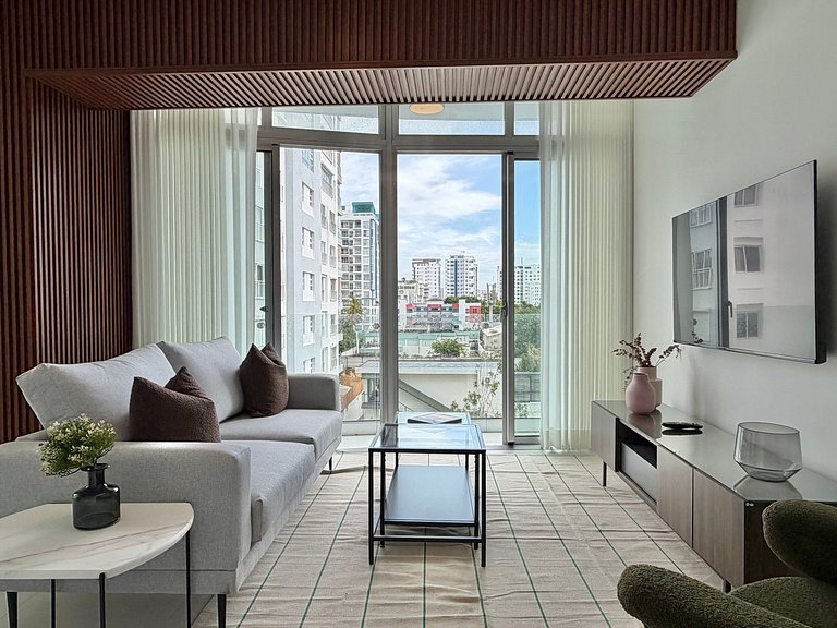 Piantini 1BR Near Blue Mall, Private Patio, Pool & Views