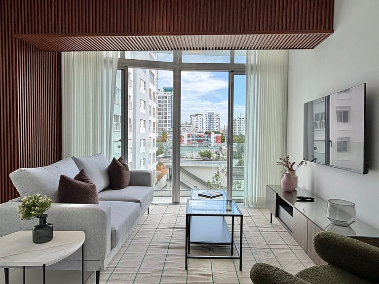 Piantini 1BR Near Blue Mall, Private Patio, Pool & Views