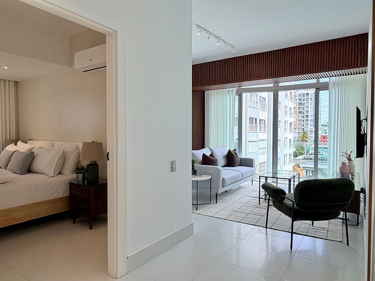 Piantini 1BR Near Blue Mall, Private Patio, Pool & Views