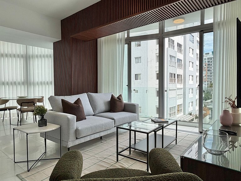 Piantini 1BR Near Blue Mall, Private Patio, Pool & Views
