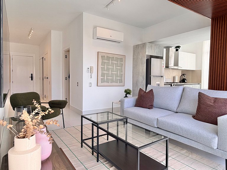 Piantini 1BR Near Blue Mall, Private Patio, Pool & Views