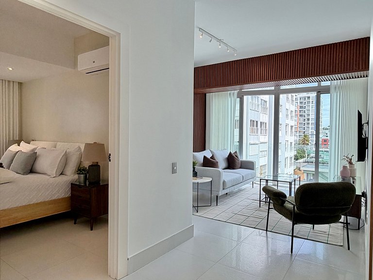 Piantini 1BR Near Blue Mall, Private Patio, Pool & Views