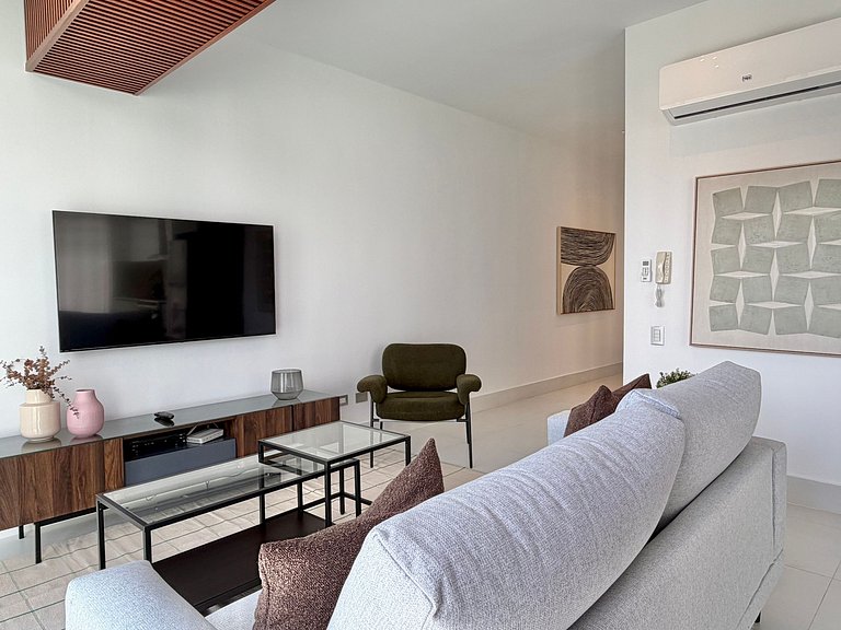 Piantini 1BR Near Blue Mall, Private Patio, Pool & Views