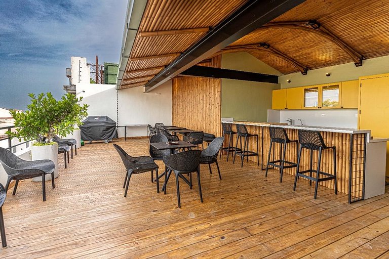 Historic Flat w/ Rooftop · Steps from Cathedral