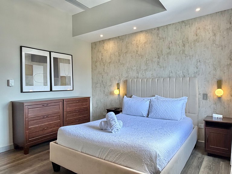 Pool-CityViews- 1BR-Gym-WiFi-A/C-YellowKey 5
