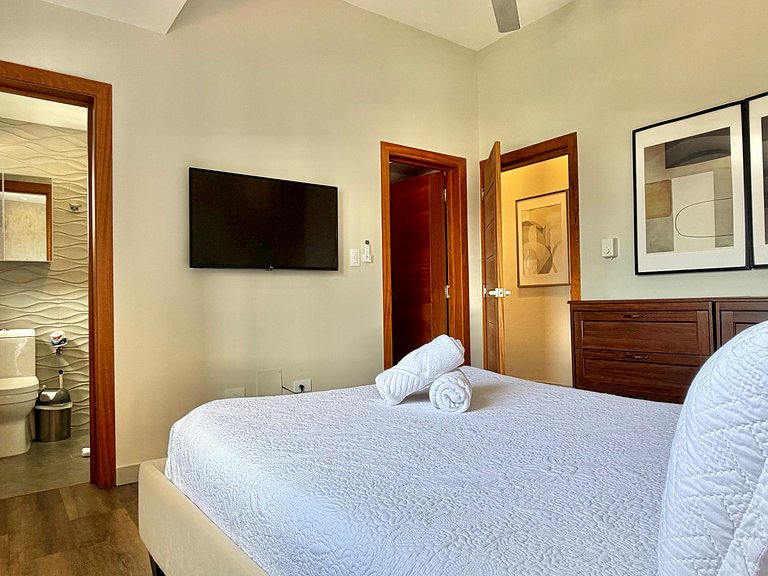 Pool-CityViews- 1BR-Gym-WiFi-A/C-YellowKey 5
