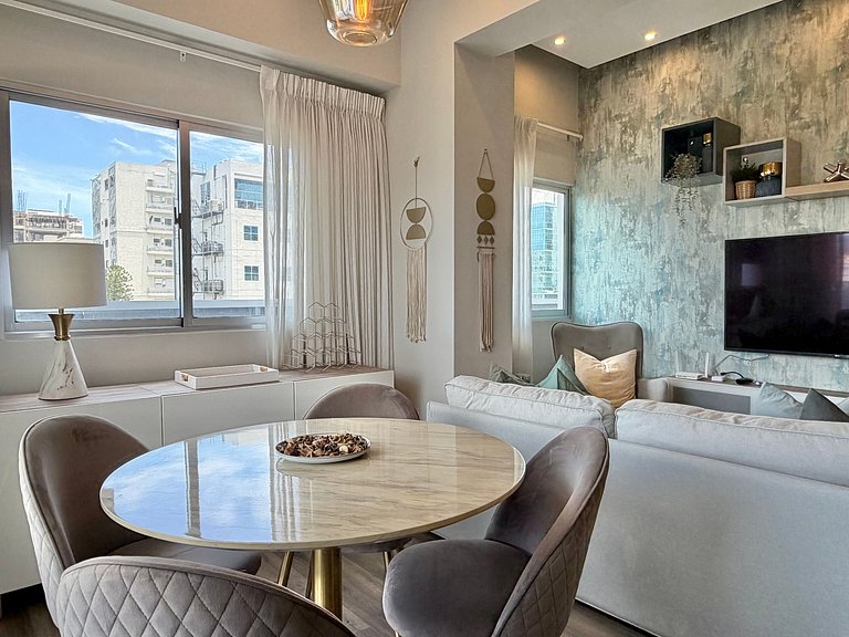 City Center Piantini W/ Pool, WiFi By YellowKey